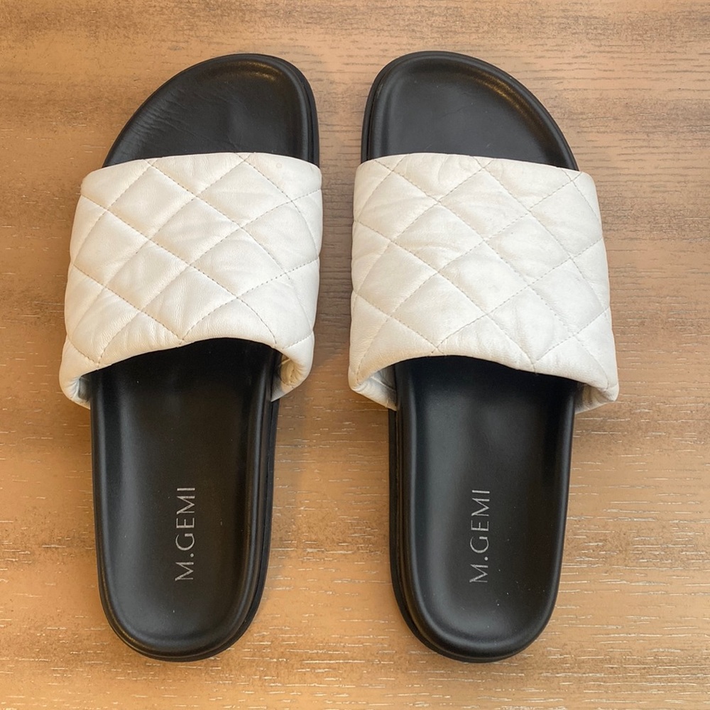 Black & White M Gemi Slides